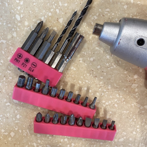 Ladies’ pink drill. Used about 3 times. 26 different bits. USB charger. - Picture 4 of 4